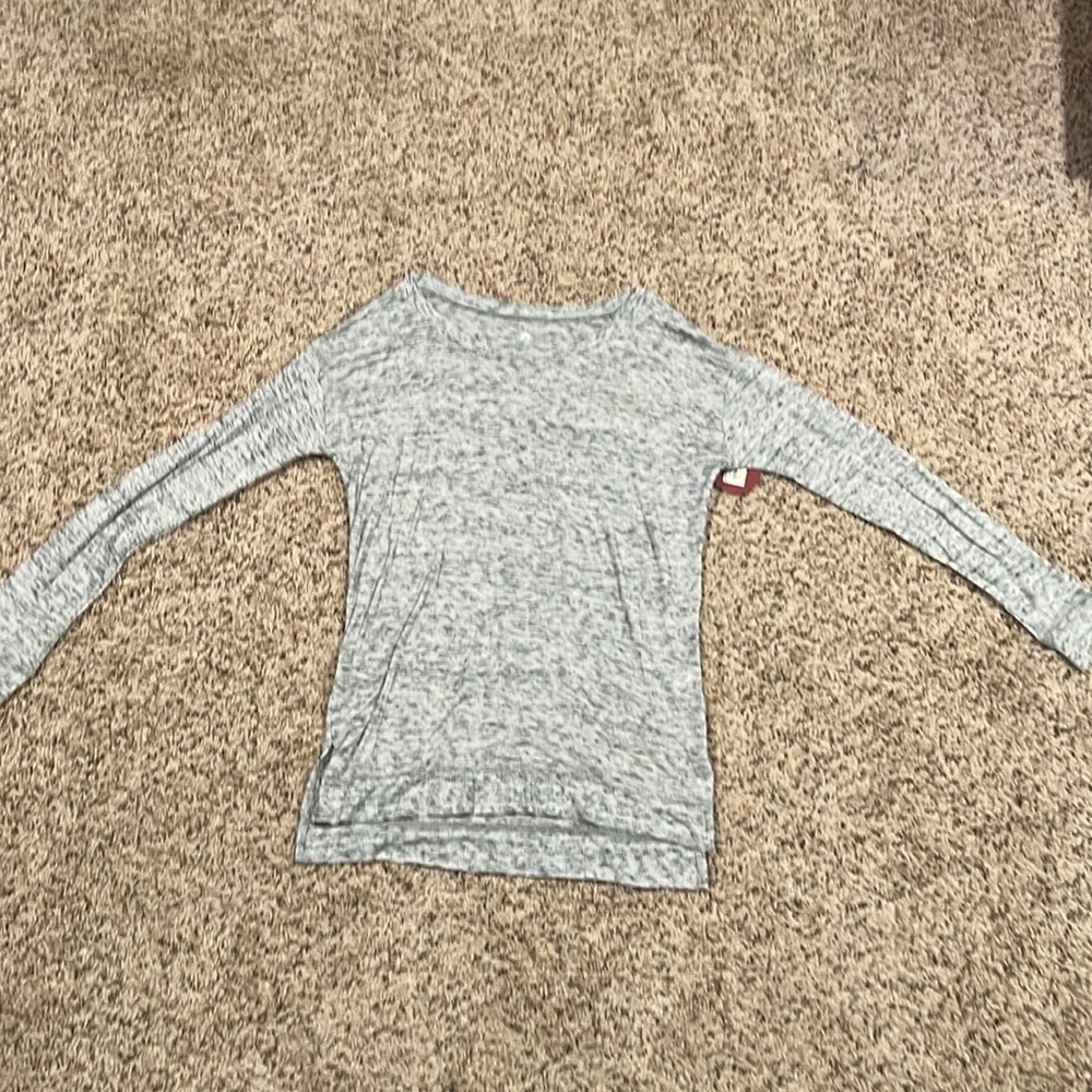 2 long sleeve tops blue is XL and grey is M NWT - Picture 4 of 5